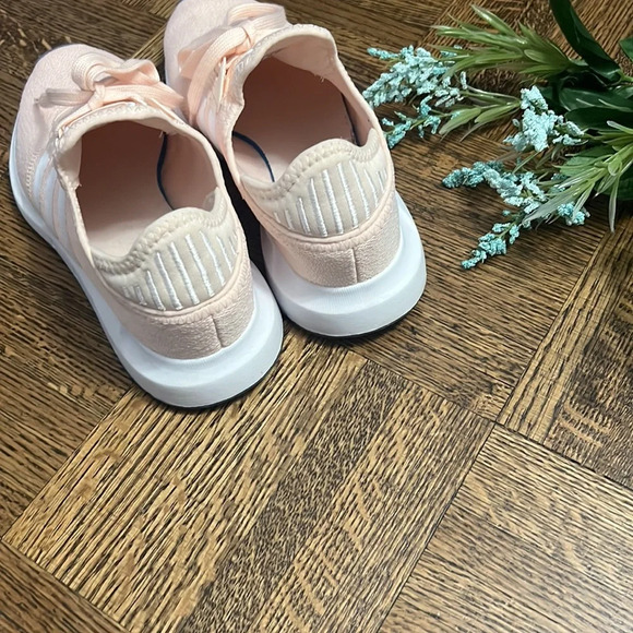 ADIDAS Swift Run / Running shoes - Picture 4 of 9